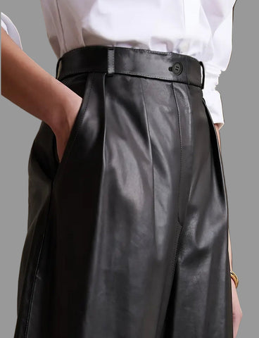 PANTALÓN DE CUERO ECO CON PIERNA ANCHA