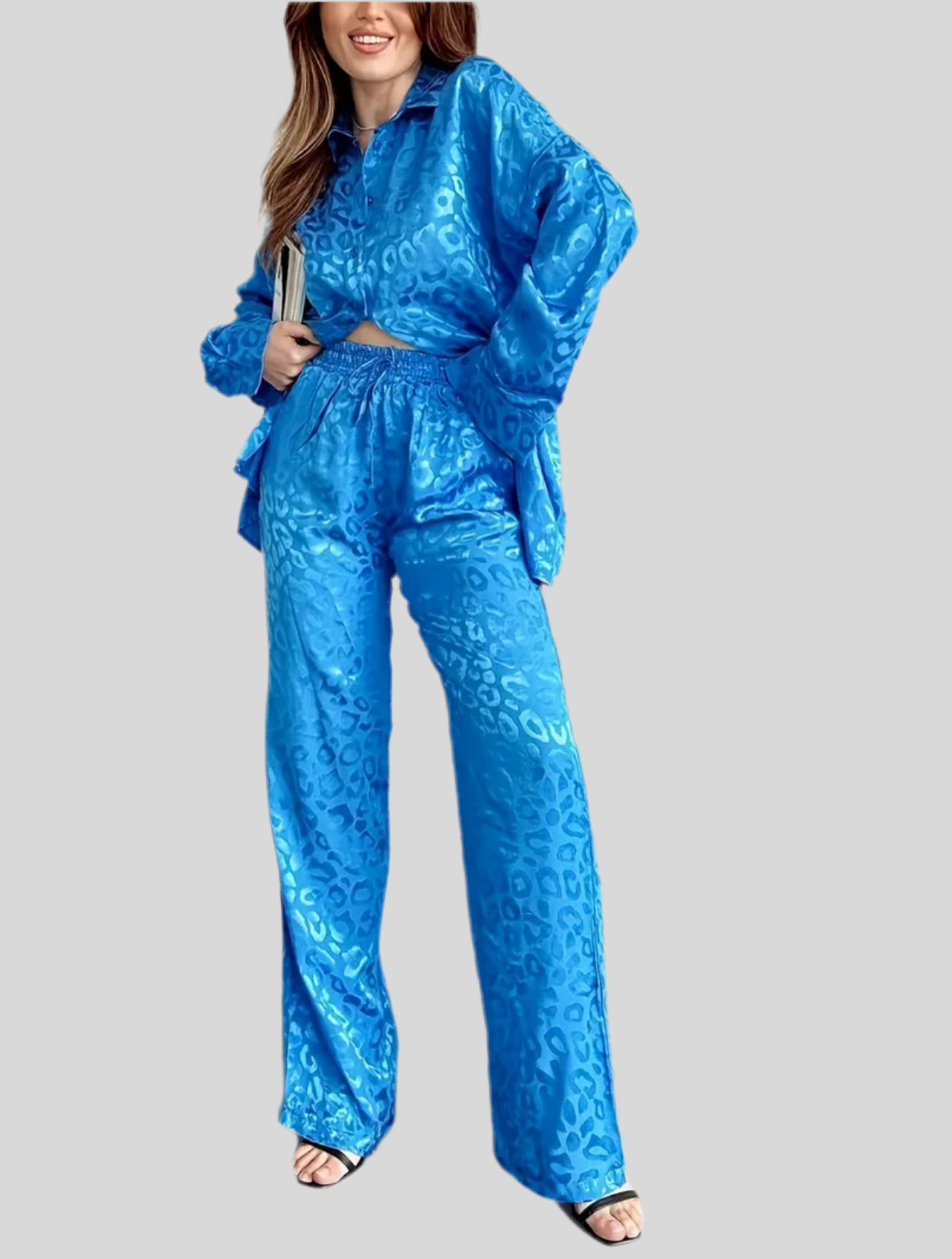 Loose-fitting trousers and blouse set