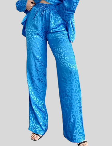 Loose-fitting trousers and blouse set