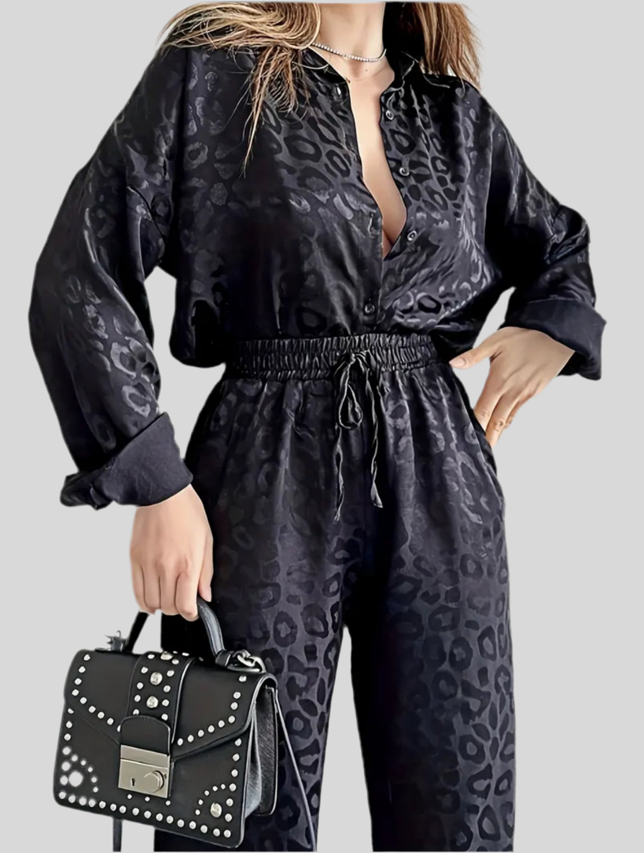 Loose-fitting trousers and blouse set
