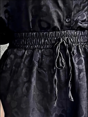 Loose-fitting trousers and blouse set