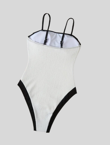 TRAJE DE BAÑO PIERNA ALTA CON BORDES EN CONTRASTE