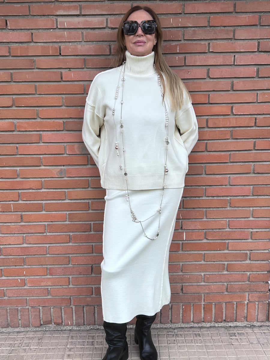 Conjunto de punto de jersey de cuello alto y falda recta