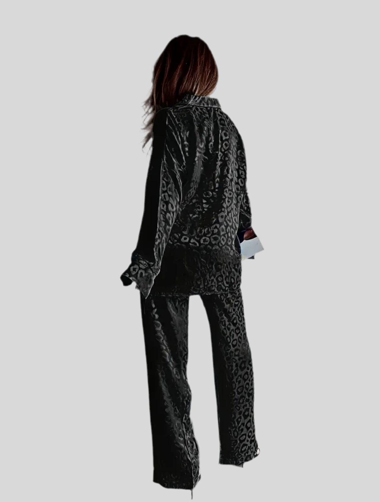 Loose-fitting trousers and blouse set