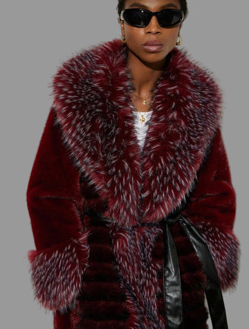 ABRIGO DE PIEL ECOLÓGICA BURDEOS CON GRAN CUELLO