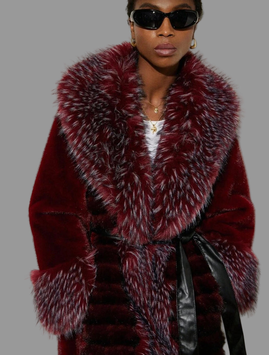 ABRIGO DE PIEL ECOLÓGICA BURDEOS CON GRAN CUELLO