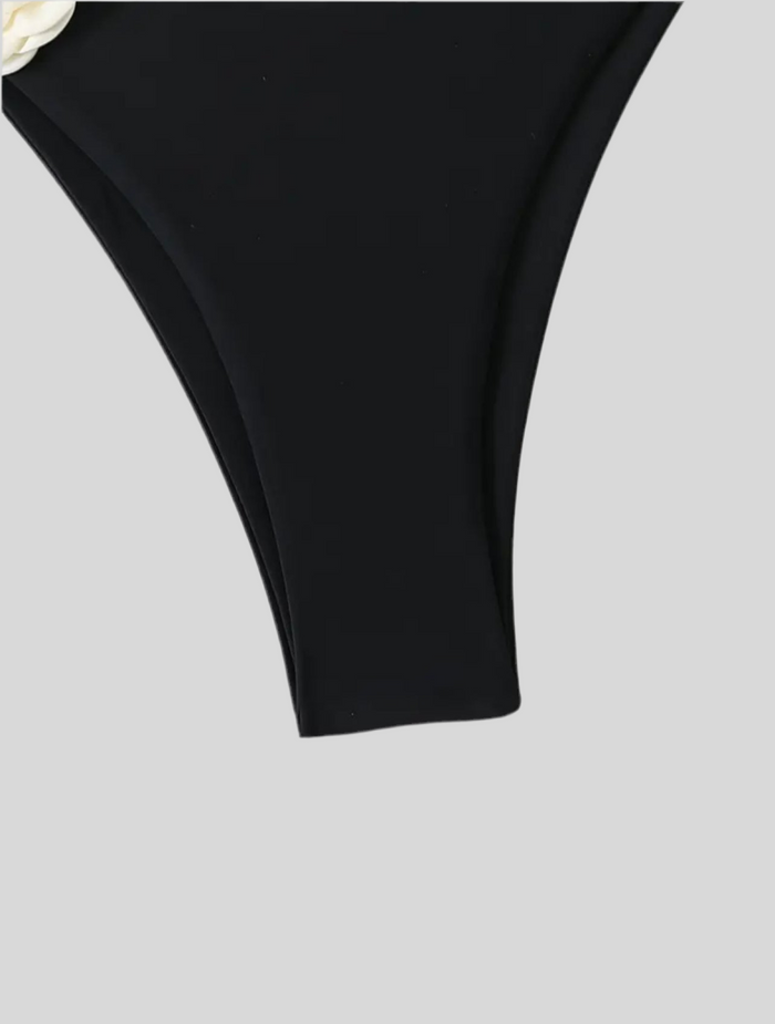 BIKINI BANDEAU ATADO CON FLOR 3 CLRS