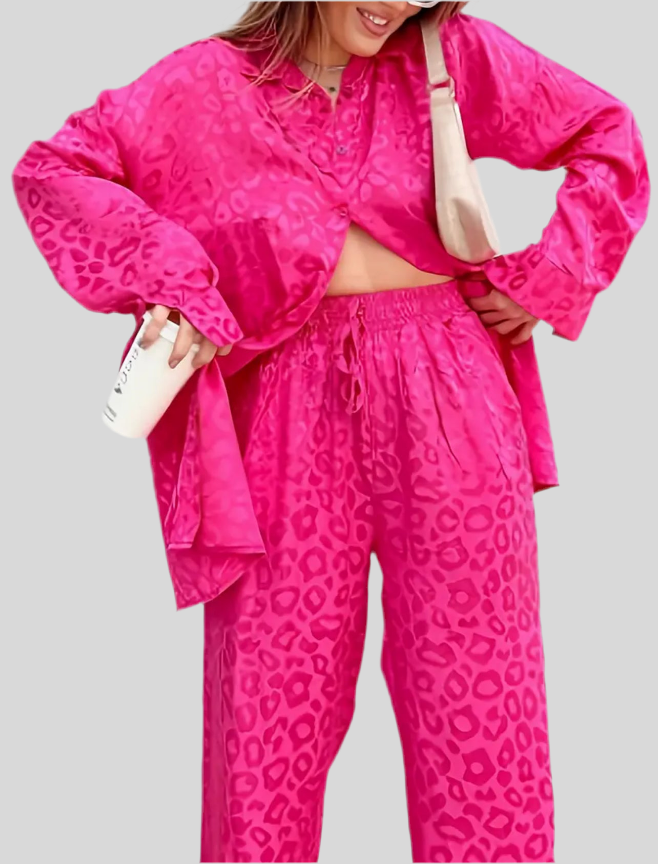 Loose-fitting trousers and blouse set