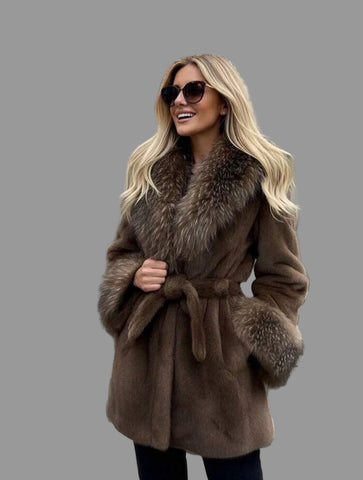 CHAQUETÓN DE PIEL ECOLÓGICA CON CUELLO