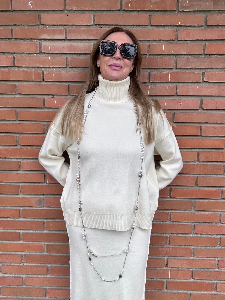 Conjunto de punto de jersey de cuello alto y falda recta