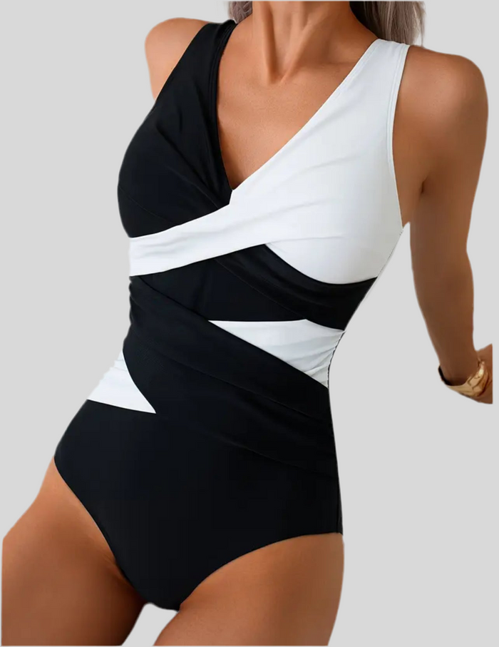 TRAJE DE BAÑO CRUZADO EN BLANCO Y NEGRO