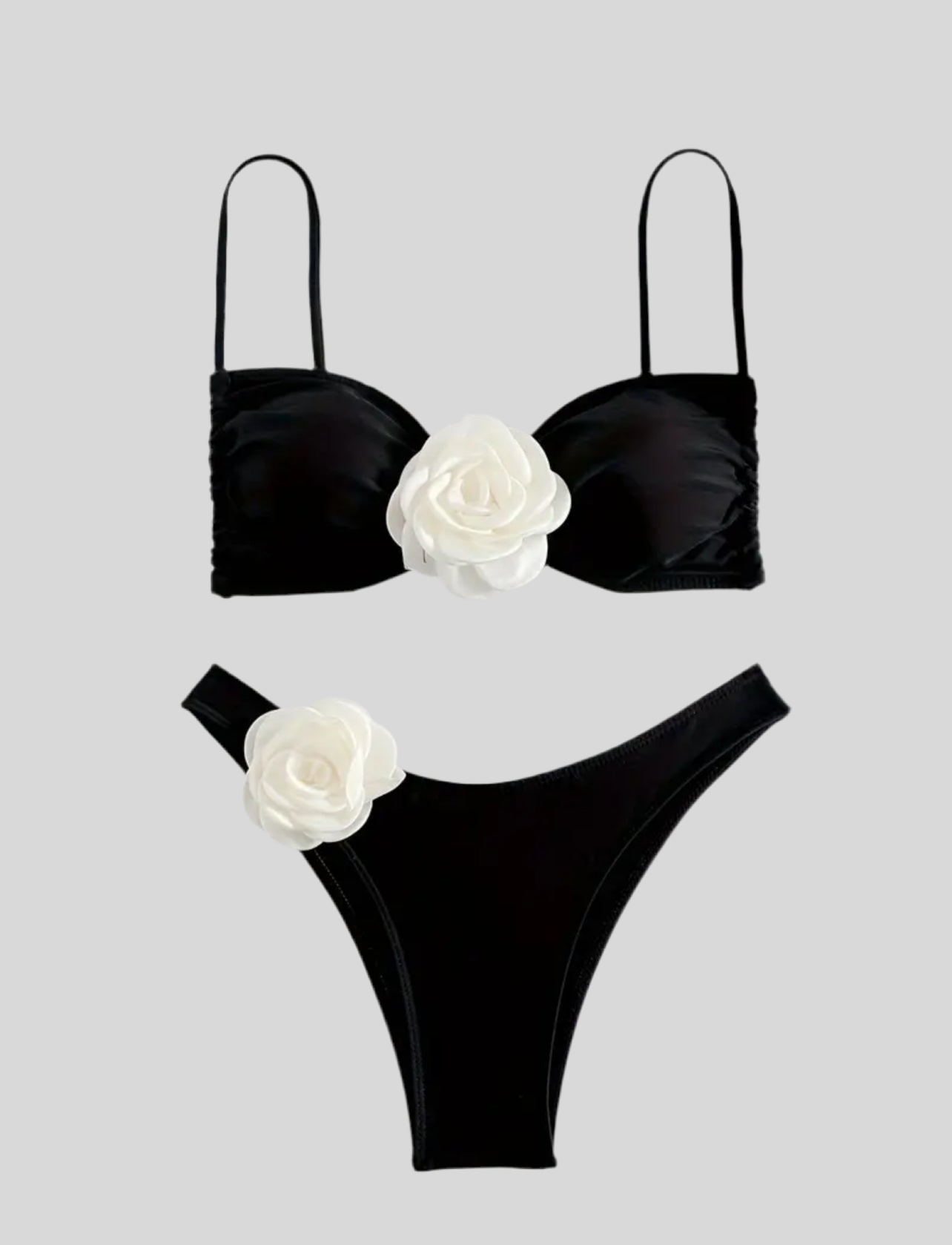 BIKINI BANDEAU CON FLOR Y PIERNA ALTA