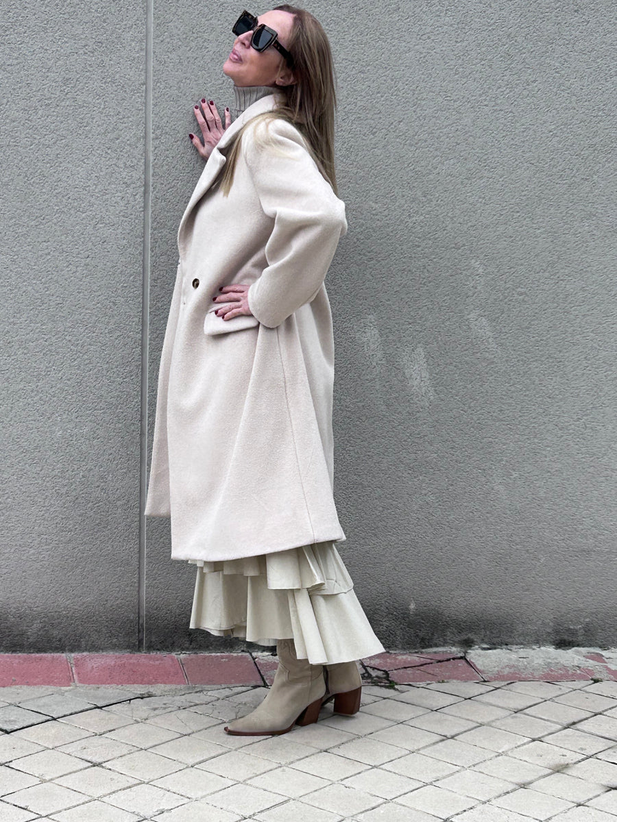 Oversize classic cut camel hair coat