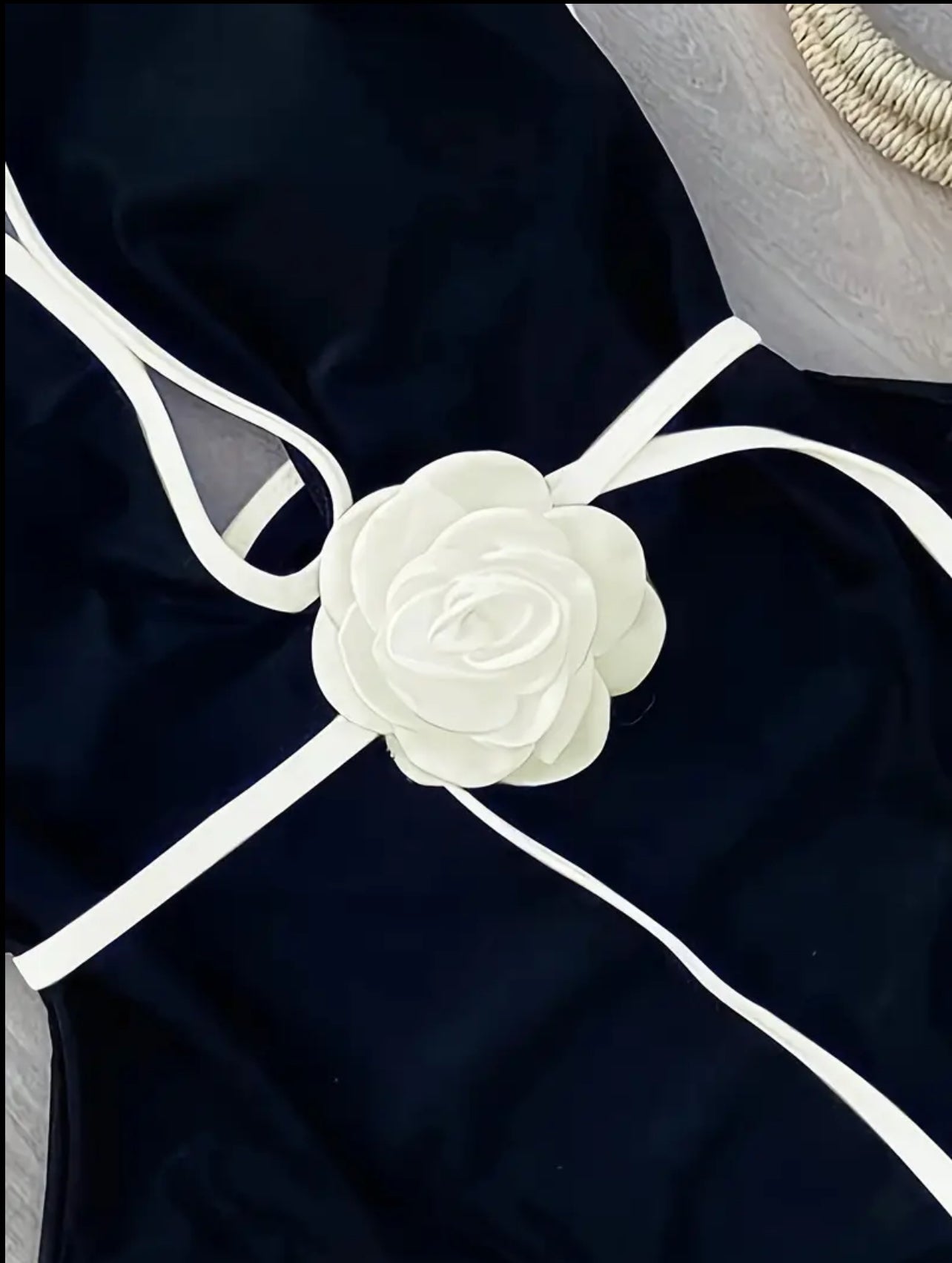 TRAJE DE BAÑO HALTER CON FLOR 2 CLRS