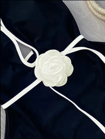 TRAJE DE BAÑO HALTER CON FLOR 2 CLRS
