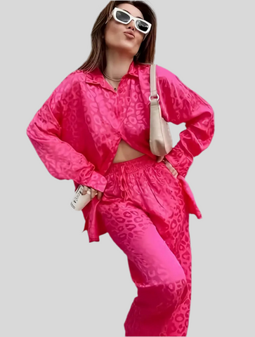 Loose-fitting trousers and blouse set