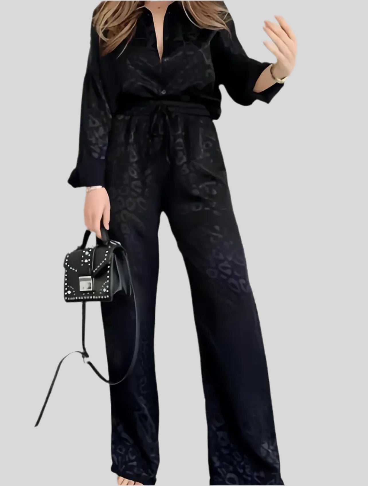 Loose-fitting trousers and blouse set