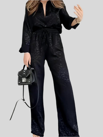 Loose-fitting trousers and blouse set
