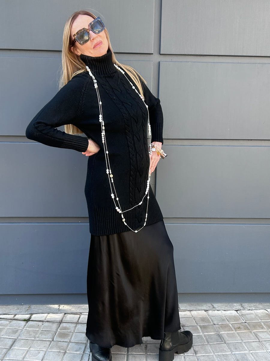 Conjunto de jersey de cuello alto y falda larga de satén