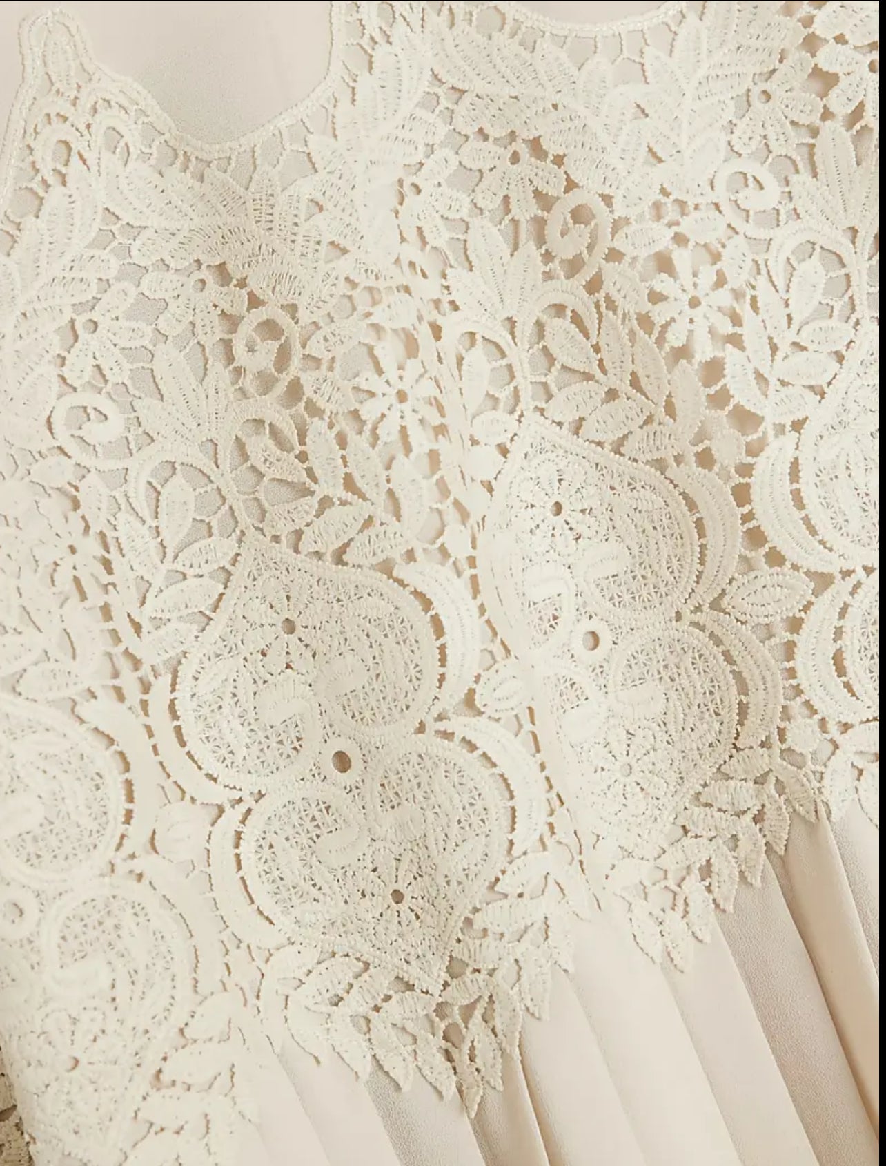 CAMISA PLISADA CON ENCAJE MANGA AMPLIA