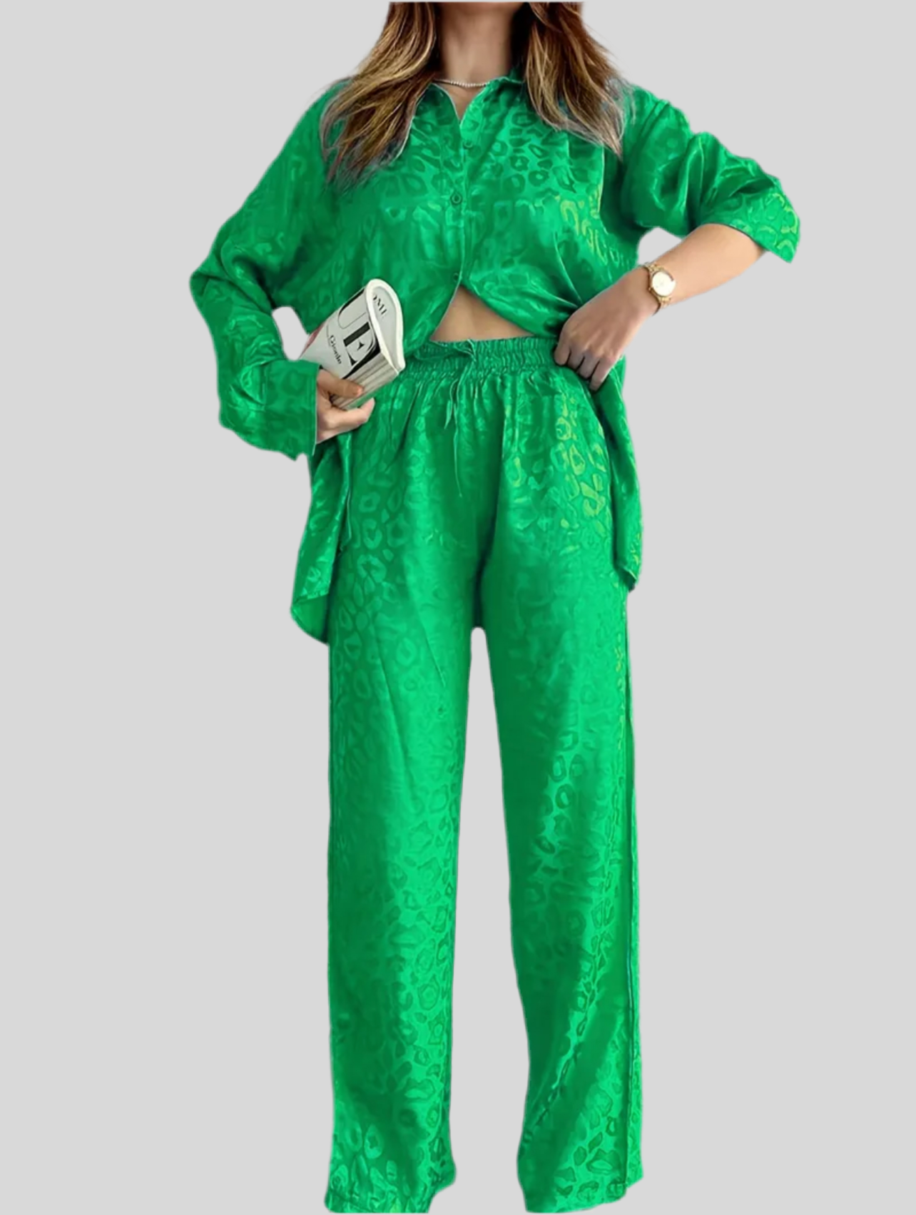 Loose-fitting trousers and blouse set