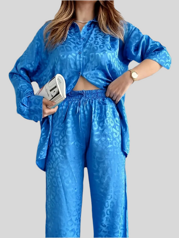 Loose-fitting trousers and blouse set