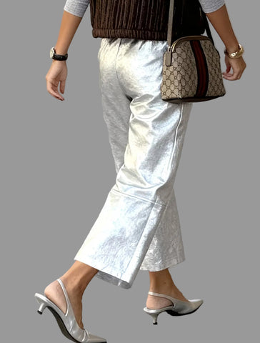 PANTALÓN CAPRI PLATEADO Y DORADO