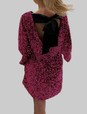 VESTIDO DE LENTEJUELA CON LAZO TRASERO