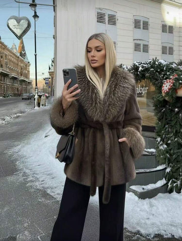 CHAQUETÓN DE PIEL ECOLÓGICA CON CUELLO