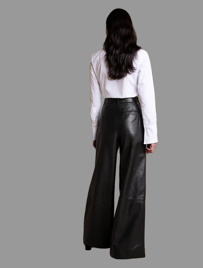 PANTALÓN DE CUERO ECO CON PIERNA ANCHA