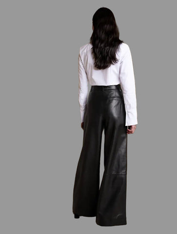 PANTALÓN DE CUERO ECO CON PIERNA ANCHA