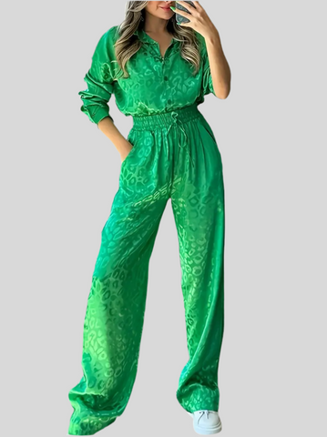 Loose-fitting trousers and blouse set