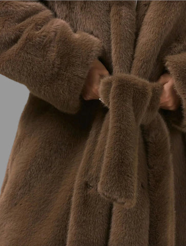 ABRIGO FAUX FUR LARGO CINTURÓN 3 CLRS