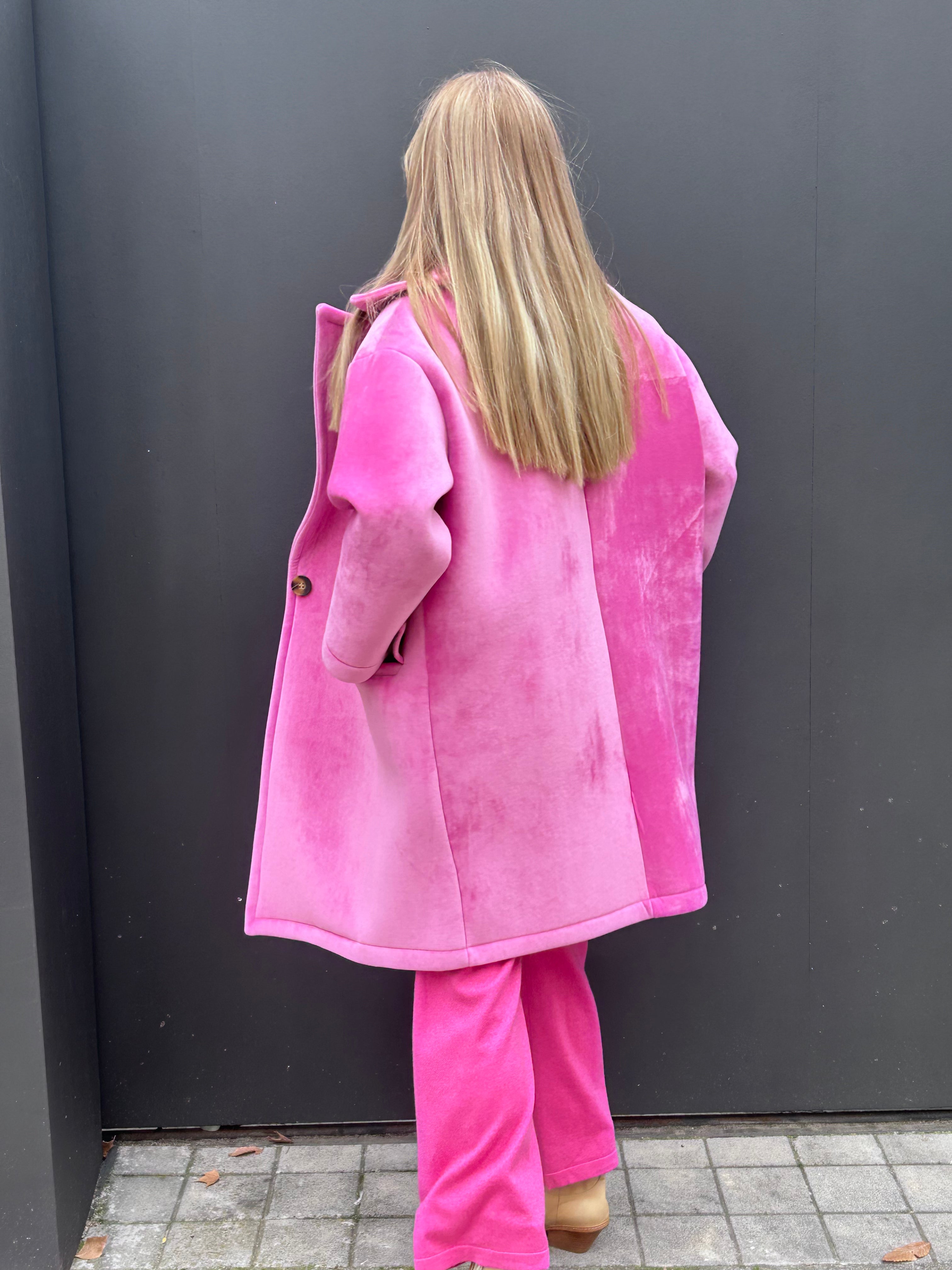 Abrigo de neopreno oversize rosa chicle
