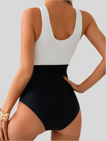 TRAJE DE BAÑO CRUZADO EN BLANCO Y NEGRO