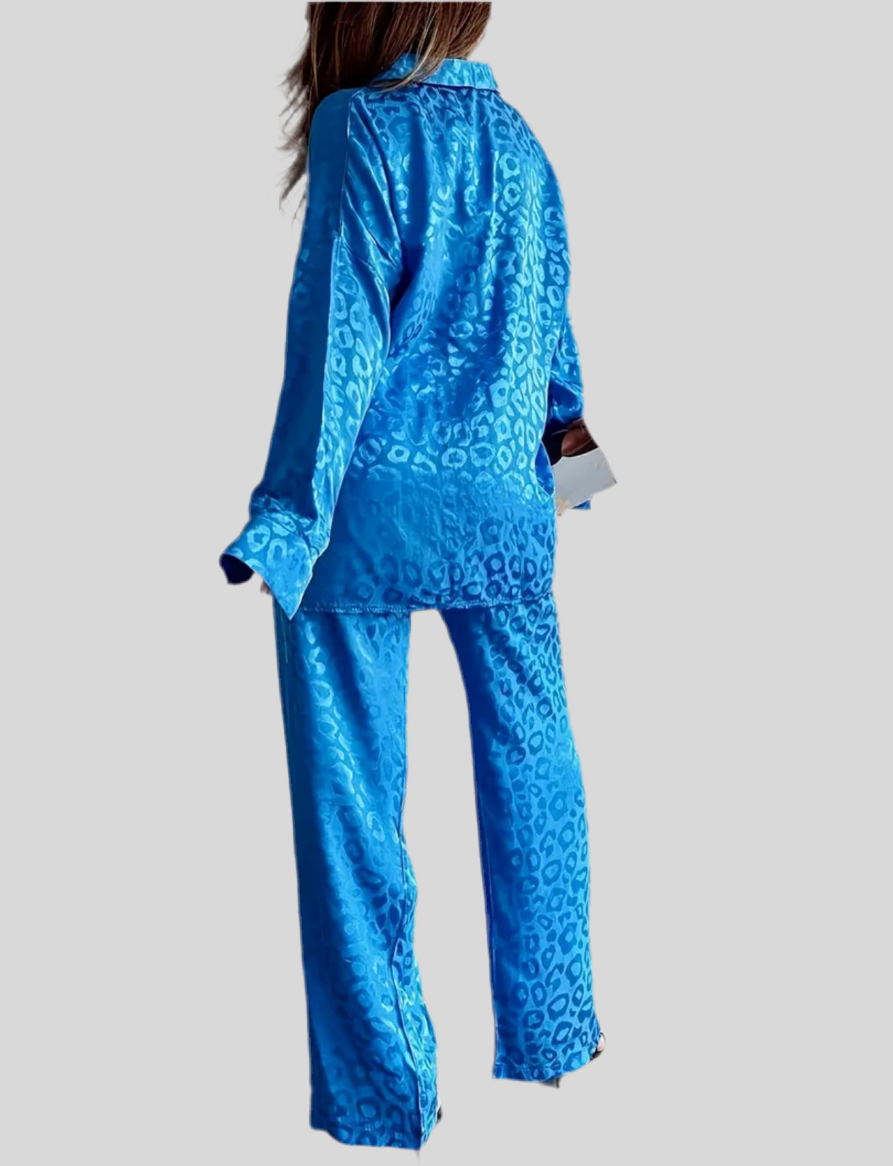 Loose-fitting trousers and blouse set