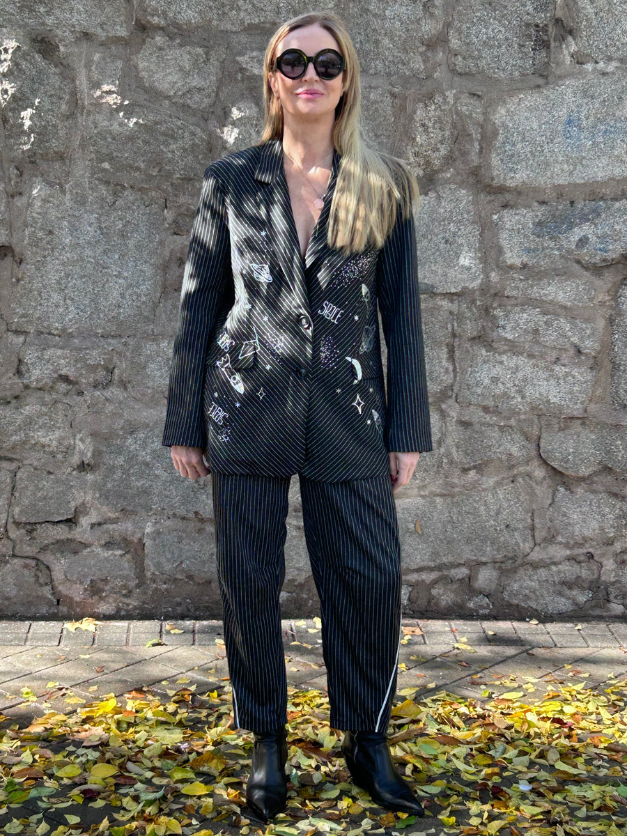 Diplomatic line jacket suit with rhinestones