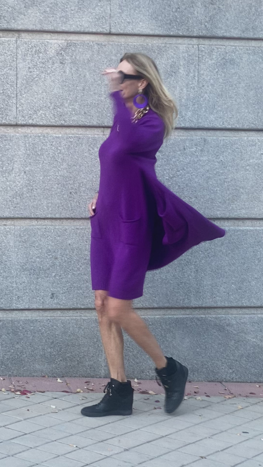 Knitted set of V-neck dress and cardigan with pockets
