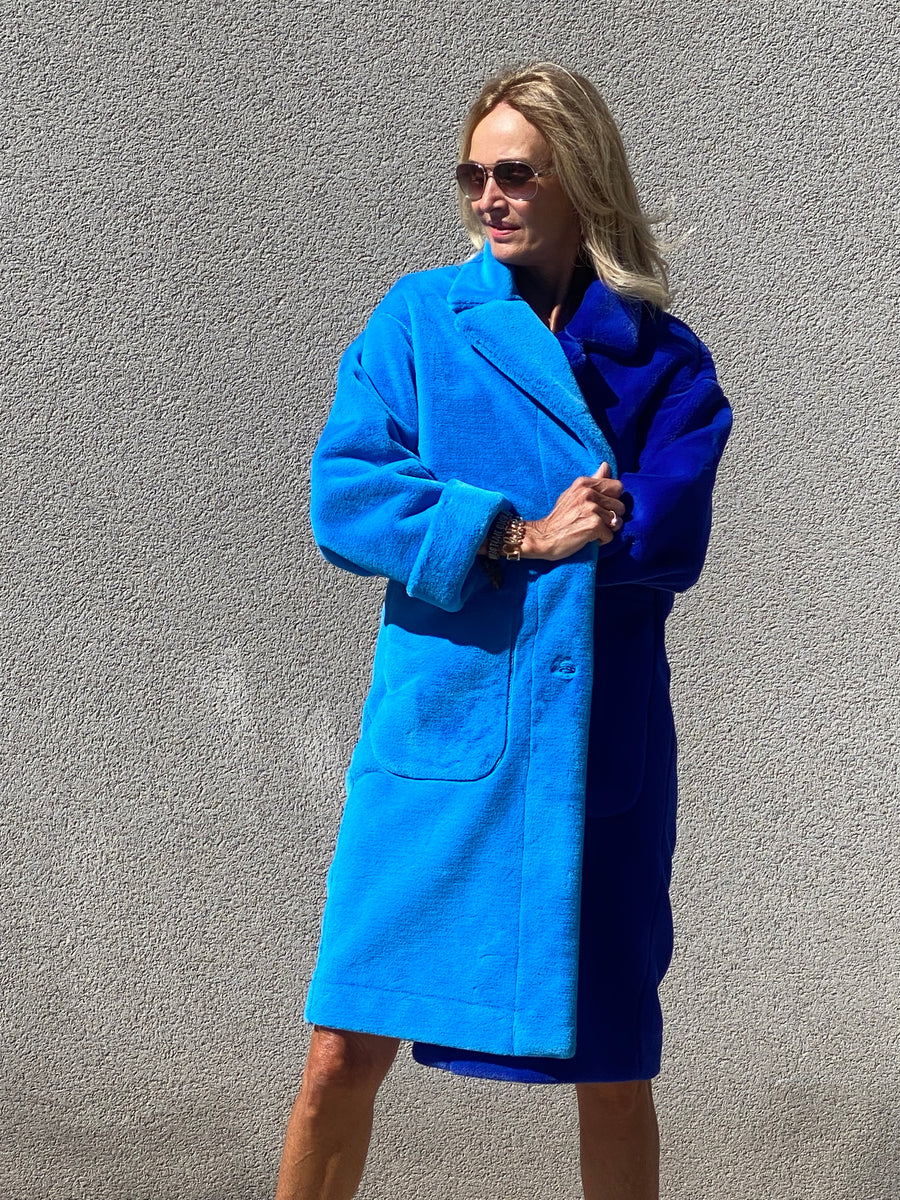 LIMITED EDITION reversible two-tone faux fur straight coat