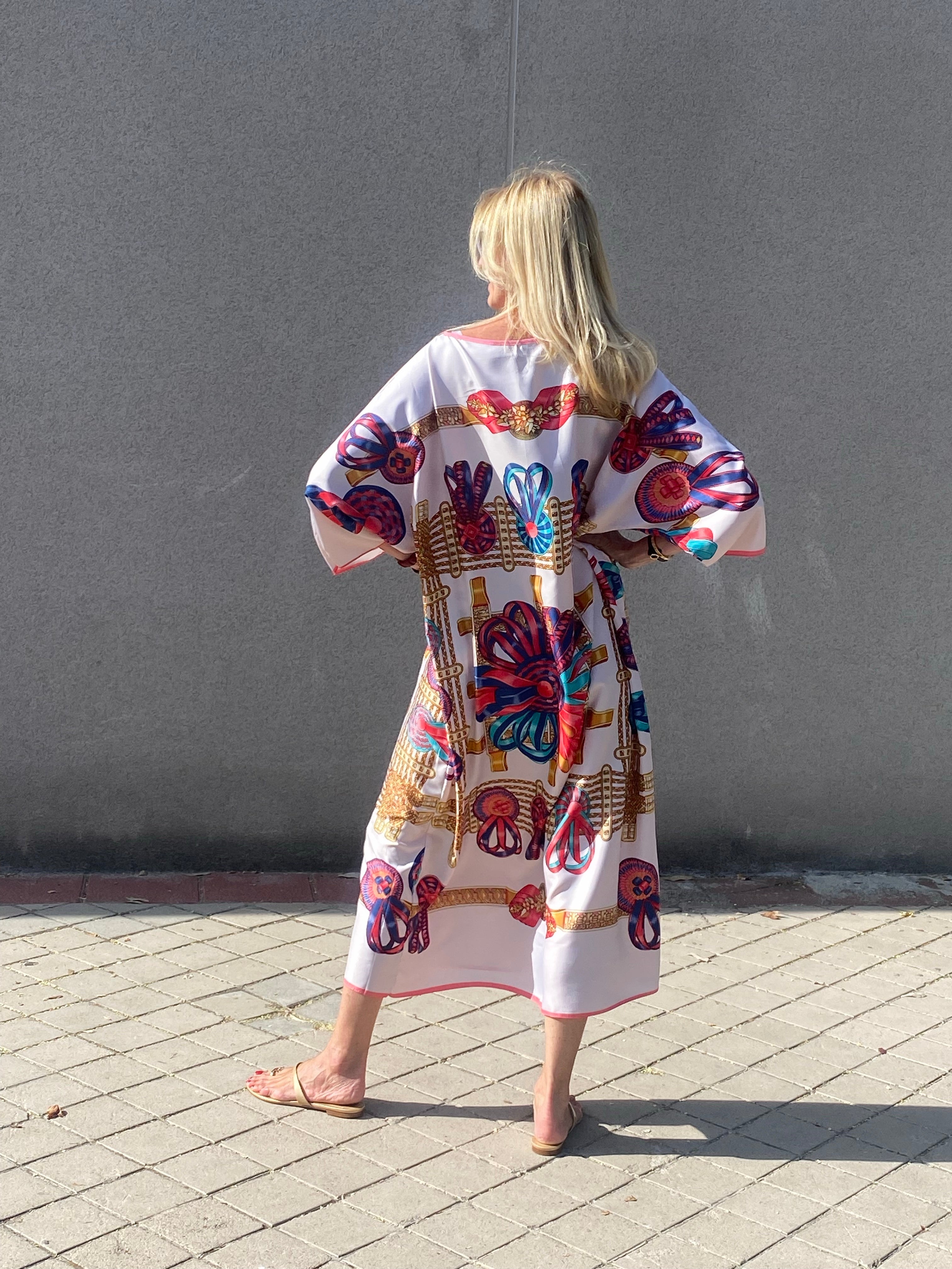 Kaftan BASH BOW LIMITED EDITION Die Thannac-Seidenkollektion 