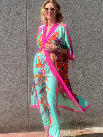 Kimono NEW YORK PLUMAS TURQUESA EDICION BORDE FUCSIA  LIMITADA The Thannac Silk Collection con pantalón