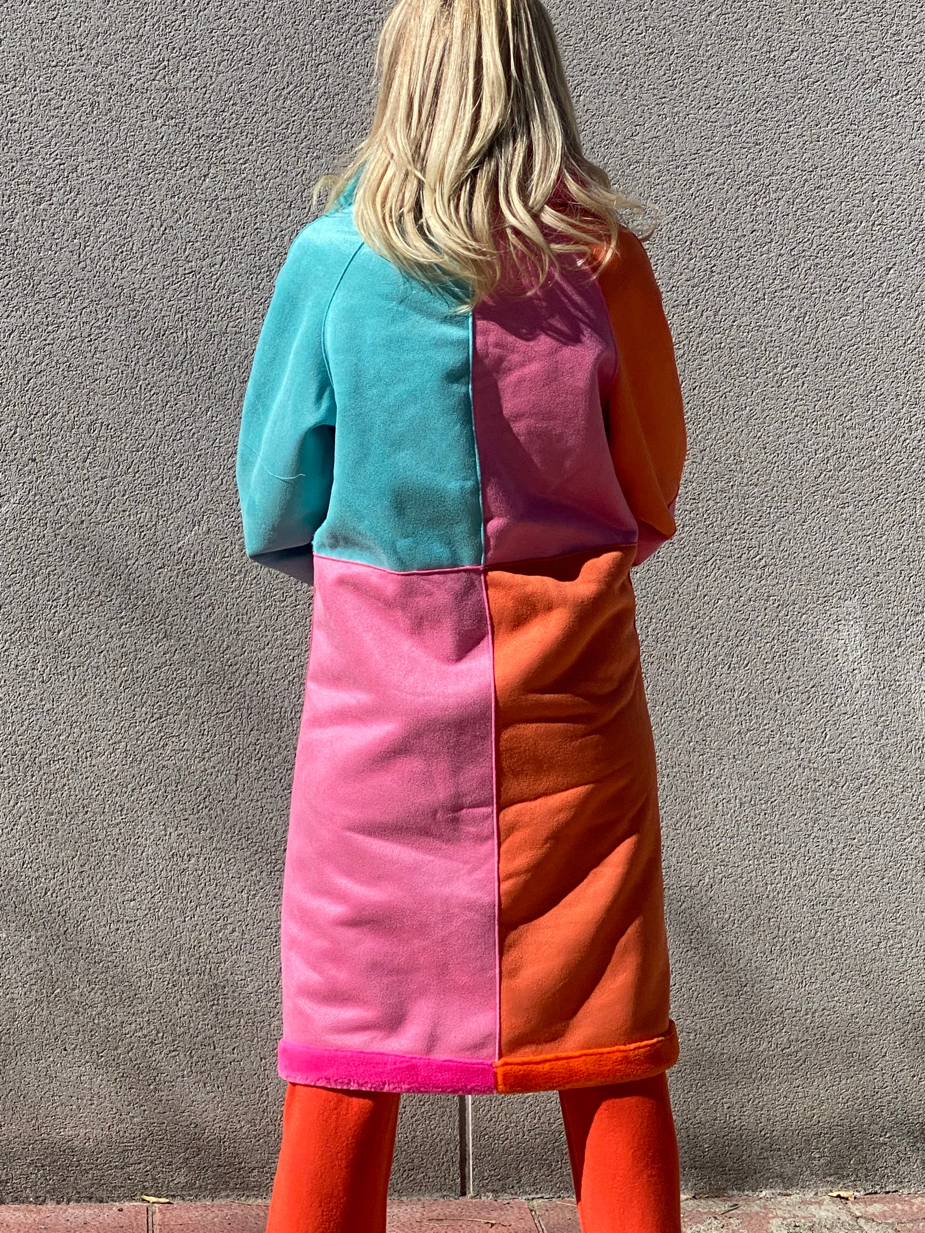 Abrigo reversible tricolor de piel sintética con cinturón EDICIÓN LIMITADA