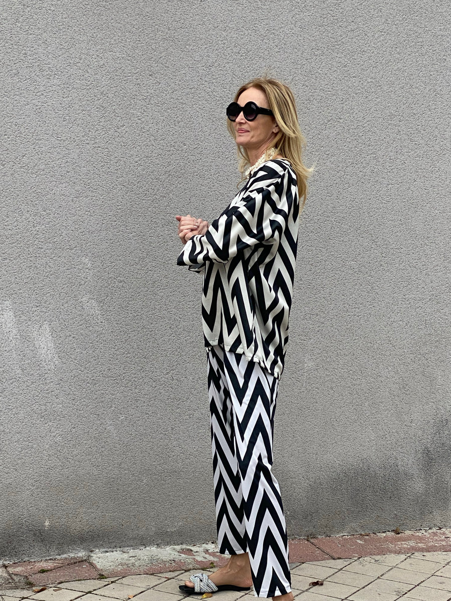 Conjunto ALICIA ZIG ZAG de blusón de satén y pantalón Lycra EDICIÓN LIMITADA EXCLUSIVO THANNAC