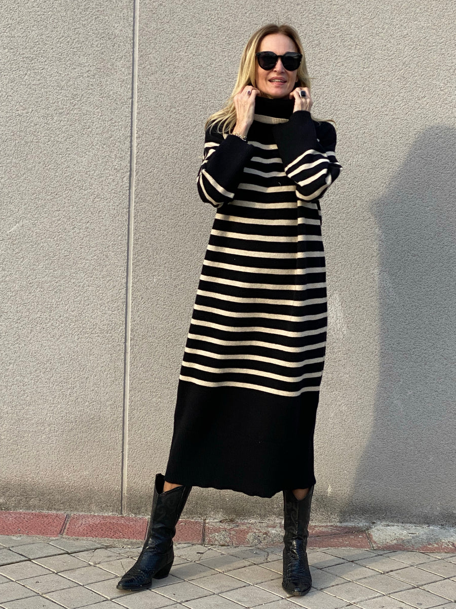 Knitted maxi turtleneck / sweater